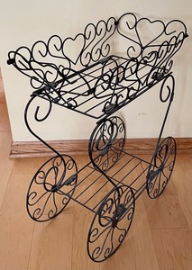 lot 22 image: Marvelous Metal Plant Stand
