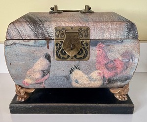 lot 19 image: Decorative Chicken Themed Box