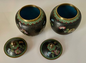lot 29 image: 2 Small Cloisonne Lidded Vessels