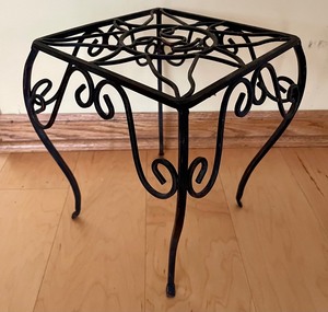 lot 24 image: Fun Metal Plant Stand