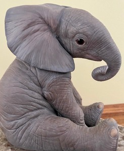 lot 40 image: Lenox Fine Porcelain African Elephant Calf Figurine