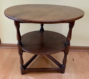 lot 37 image: Vintage Decorative Round Wooden Accent Table