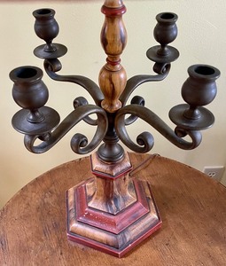 lot 36 image: Lovely Decorative Table Lamp