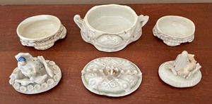 lot 47 image: 3 Vintage Fairing Trinket Boxes