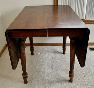lot 41 image: Vintage Drop Leaf Table