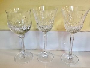 lot 57 image: Exquisite Glassware