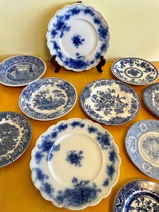 lot 63 image: Variety of Vintage Blue and White Plates