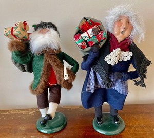 lot 155 image: Byers Choice LTD Carolers