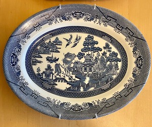 lot 65 image: Three Pretty Vintage Platters