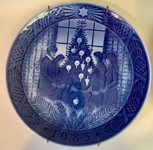 lot 73 image: Royal Copenhagen Collectors Plates