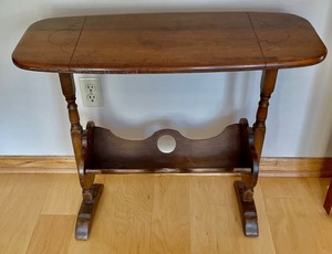 lot 80 image: Petite Accent Table