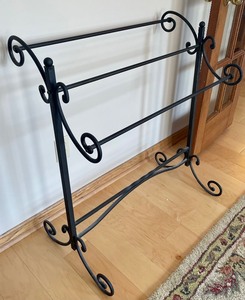 lot 79 image: Ornate Metal Quilt Holder