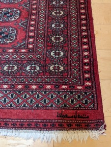 lot 102 image: Wool Accent Rug