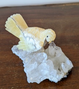 lot 122 image: Carved StoneQuartz Bird Figurine