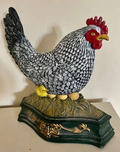 lot 167 image: Cast Iron Hen Doorstop