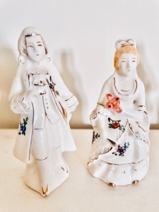 lot 161 image: 2 Sets of Porcelain Salt & Pepper Shakers