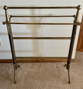 lot 172 image: Brass Quilt Stand