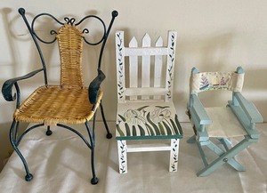 lot 193 image: Lot of Doll Chairs