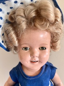 lot 204 image: Vintage Shirley Temple Doll with Extra Clothing
