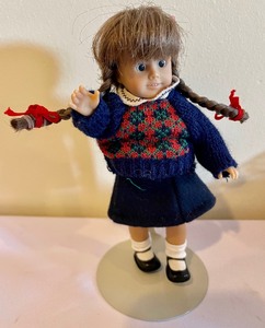 lot 214 image: 6 Petite Vintage Dolls