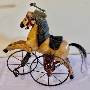 lot 219 image: Adorable Horse Decor