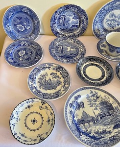 lot 235 image: Lot of Blue and White Dishware