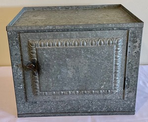 lot 236 image: Marvelous Metal Bread Box