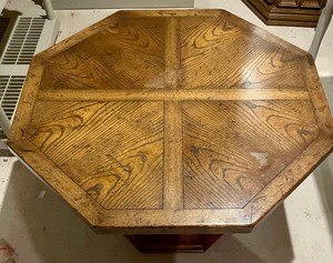 lot 249 image: Beacon Hill Old Colony Coffee Table