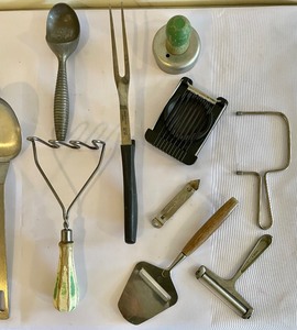lot 258 image: Lot of Utensils