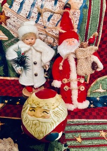 lot 272 image: Holiday Decor