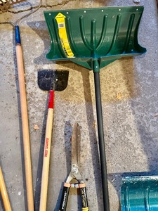 lot 277 image: Lot of Yard Tools
