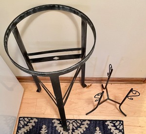 lot 282 image: 2 Planter Stands