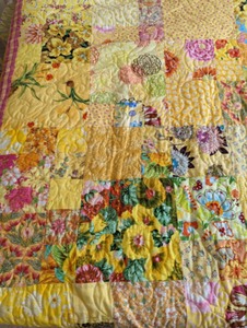 lot 140 image: Colorful Quilt