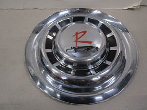 lot 12 image: Rambler Hubcap