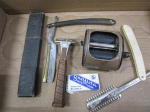 lot 22 image: Mens Shaving Tools