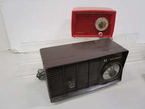 lot 55 image: Vintage Table Radios