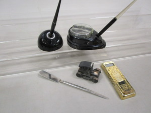 lot 65 image: Ink Wells, Pens & Desktop Items