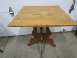 lot 3 image: Antique Lamp Table