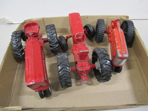 lot 99 image: Ertl Intl & Hubley Kiddie Tractors