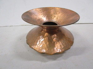 lot 114 image: Copper Spittoon