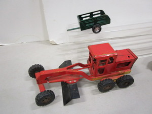 lot 119 image: Vintage Tonka Grader & Nylint Trailer