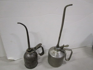lot 128 image: Oil Cans