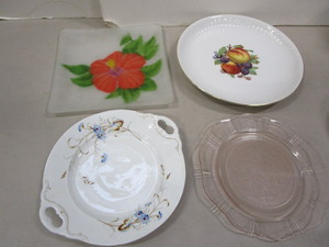 lot 129 image: Fancy Plates & Trays