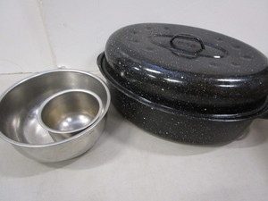 lot 178 image: Roasting Pan & Mixing Bowls