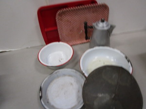 lot 177 image: Vintage Kitchenwares