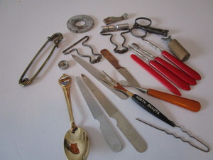 lot 200 image: Manic Clipper, USPO Cutter, Bird Whistle