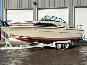 lot 2 image: 1980 Sea Ray Weekender Cabin Boat With Trailer