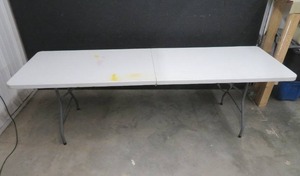 FOLDEABLE TABLE