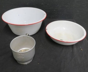 MIXING BOWLS AND OLDER SUGAR SIFTER
