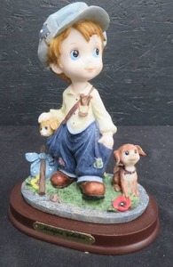 FIGURINE